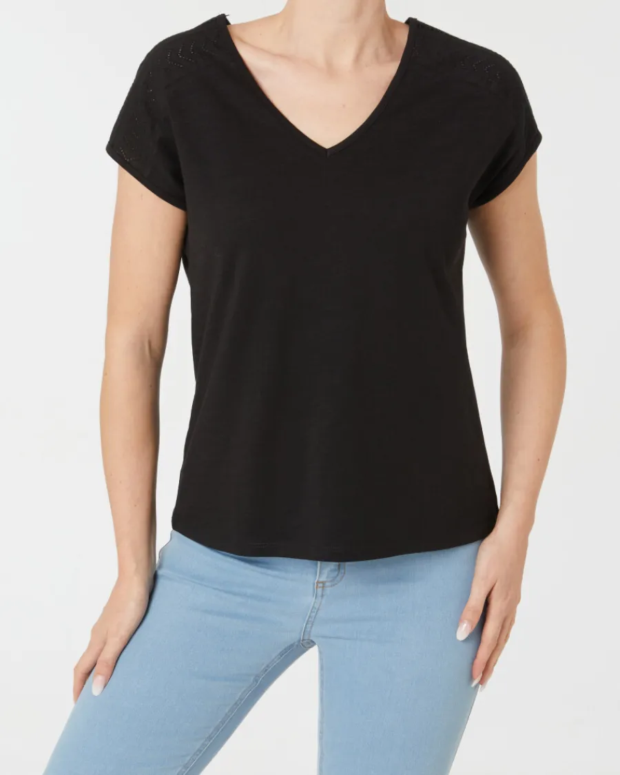 Hot T-Shirt mit Lochmuster Janina, V-Ausschnitt Damen Shirts & Tops